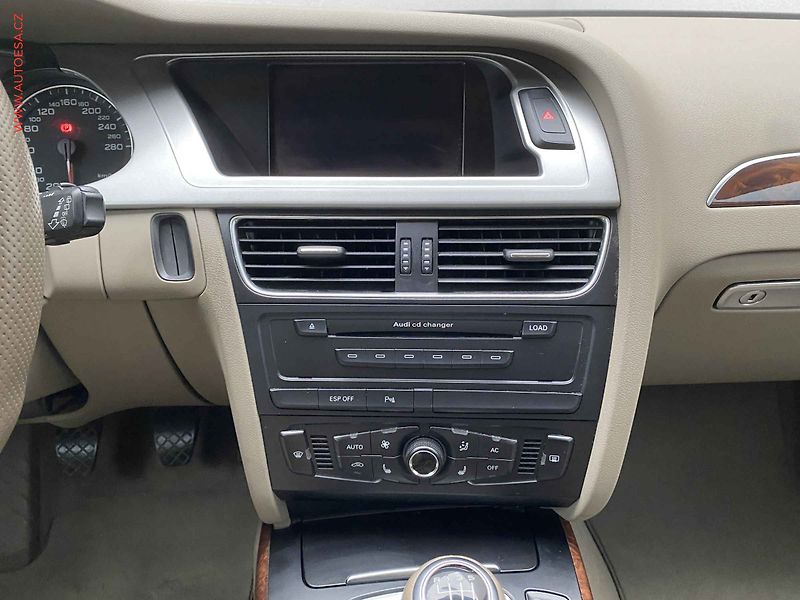Audi A4 (2009) 3.0 TDi Quattro, Bixen, navi - fotka 13 z 19