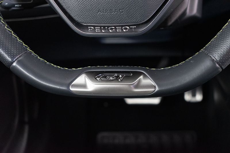 Peugeot 208 1.2 GT PACK 100 S&S EAT8*ČR* - fotka 18 z 42
