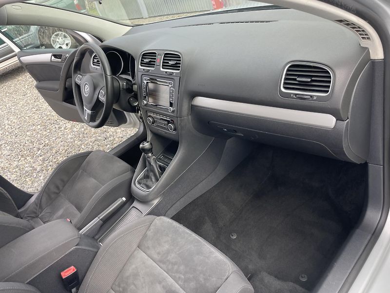 Volkswagen Golf 1.6TDi 105PS  6 HIGHLINE TOP!! - fotka 143 z 176