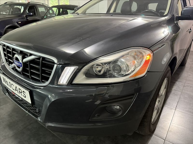 Volvo XC60 2,4   D5 AWD SUMMUM XENON - fotka 32 z 39