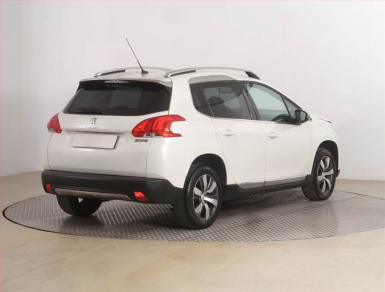 Peugeot 2008 (2014) 1.6 VTi, Serv.kniha, Navi - fotka 5 z 19