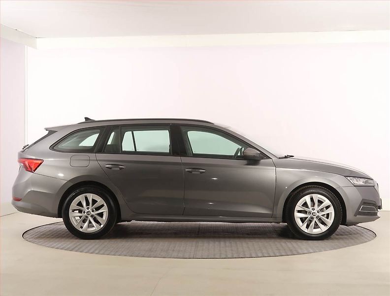 Škoda Octavia (2023) Ambition 2.0 TDI, Automat - fotka 6 z 23