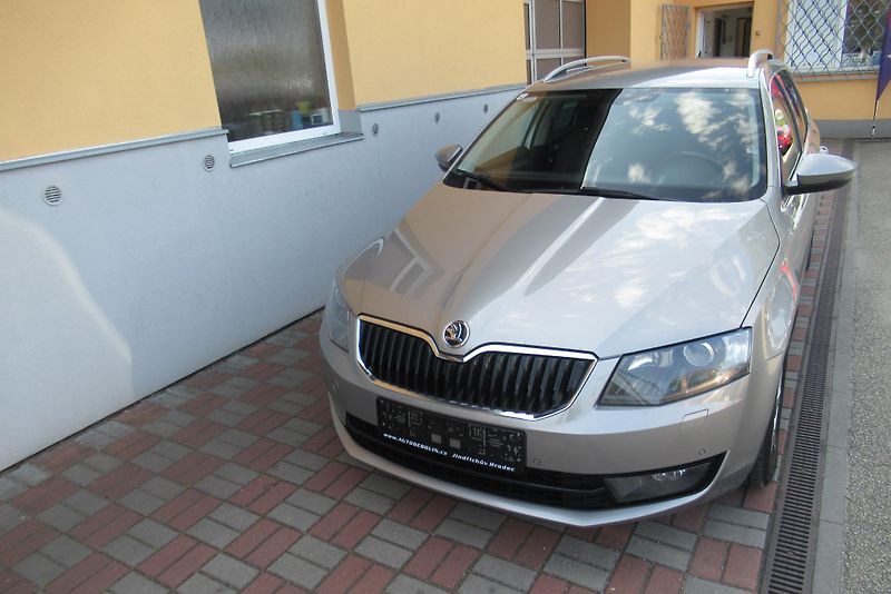 Škoda Octavia 2.0 TDi AUT.KLIMA NAVIGACE - fotka 8 z 21