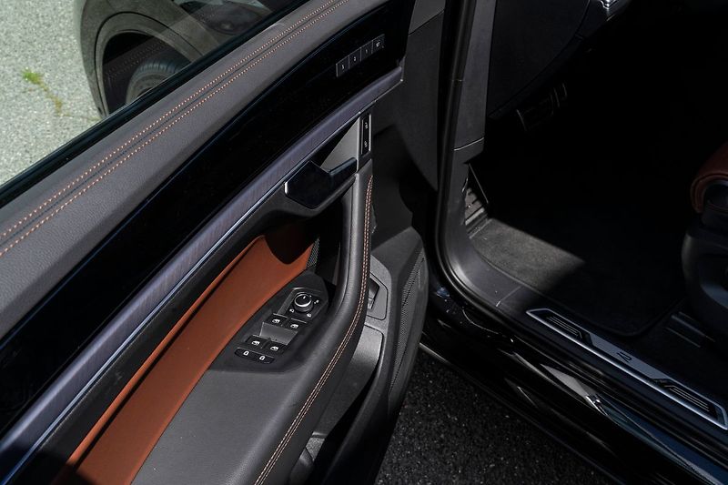 Volkswagen Touareg 3.0TDI 210kW RLine Tažn ZÁRUKA - fotka 10 z 22