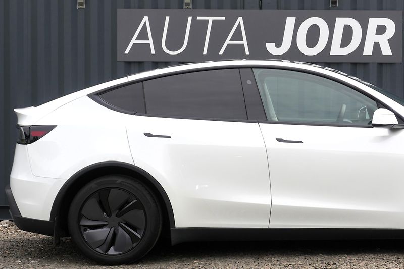 Tesla Model Y Long Range AWD, ČR, Tažné - fotka 9 z 39