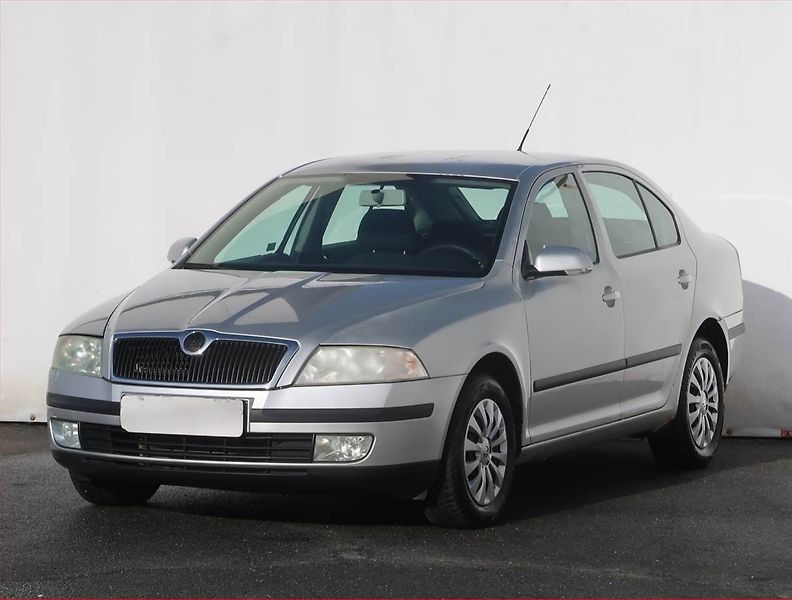 Škoda Octavia (2006) Ambiente 1.9 TDI, Serv.kniha - fotka 2 z 16