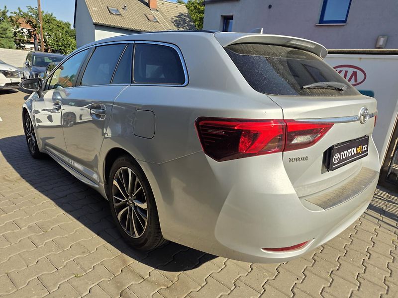 Toyota Avensis 2.0-AUT.KLIMA-KAMERA-TEMPOMAT - fotka 4 z 13