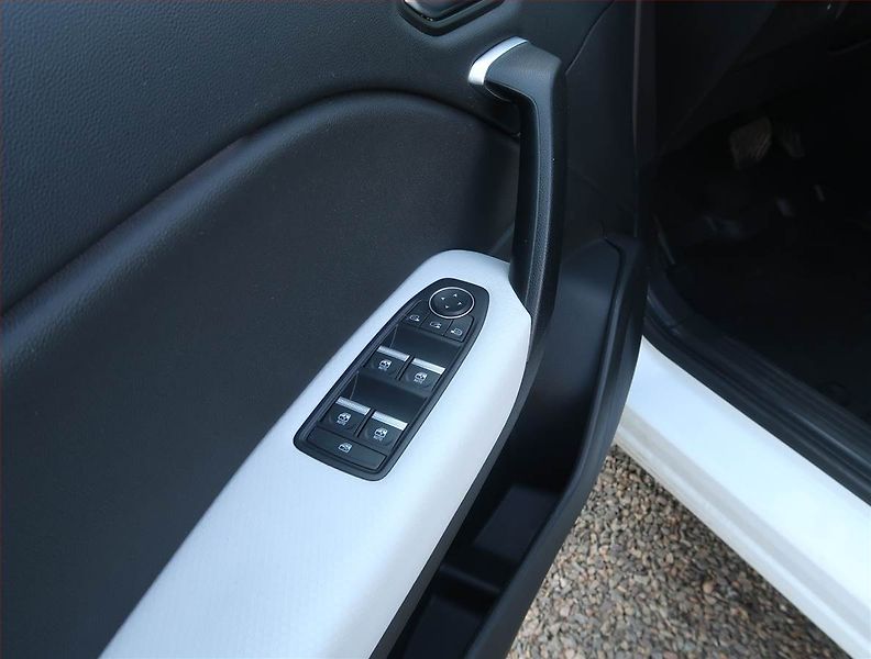 Renault Captur (2020) Intens E-Tech Plug-in, Automat - fotka 17 z 21