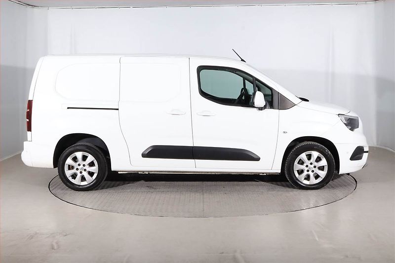 Opel Combo (2020) Maxi 1.5 CDTI, 3Místa, SR - fotka 6 z 22