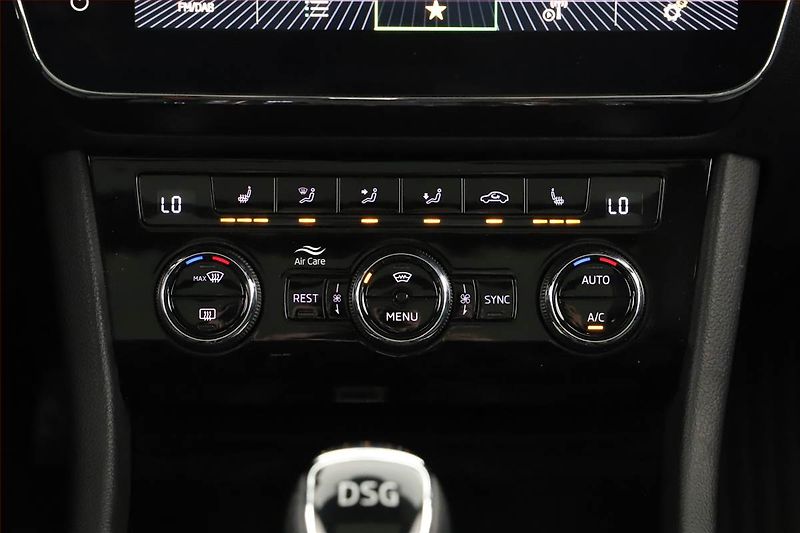 Škoda Superb (2022) Laurin&Klement iV 1.4 TSI PHEV - fotka 19 z 23