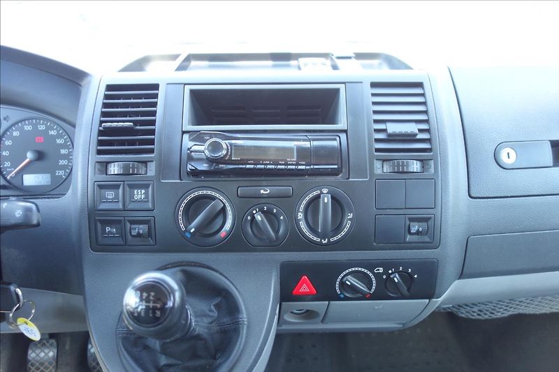 Volkswagen Transporter 2,5 TDi 96KW,ČR,8 MÍST,LONG. - fotka 20 z 30