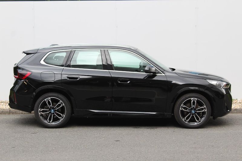 BMW X1 xDrive25e - fotka 3 z 21