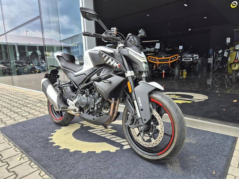 CFMOTO 450 NK (2026) 2026) – 1.majitelka, ZÁRUKA 20 - fotka 2 z 20