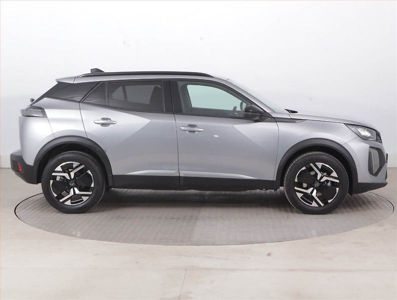 Peugeot 2008 (2025) Allure 1.2 PureTech - fotka 6 z 18