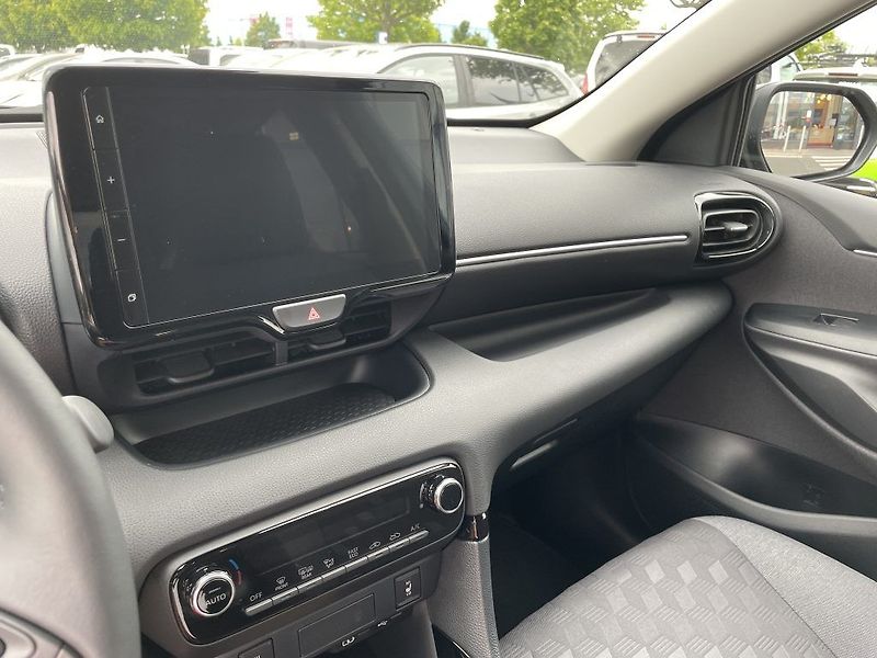 Toyota Yaris 1.5 Hybrid Style ODBĚR ihned - fotka 16 z 27