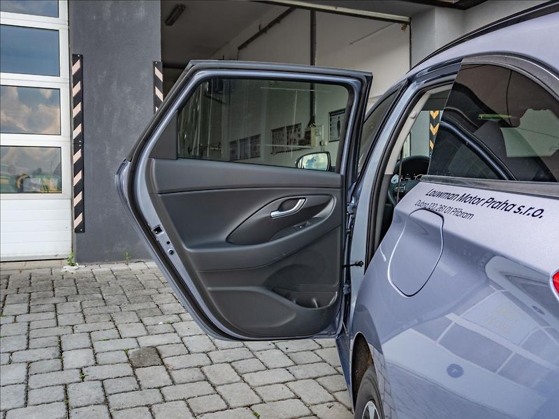 Hyundai i30 1,6 T-GDI DCT STYLE - fotka 15 z 15