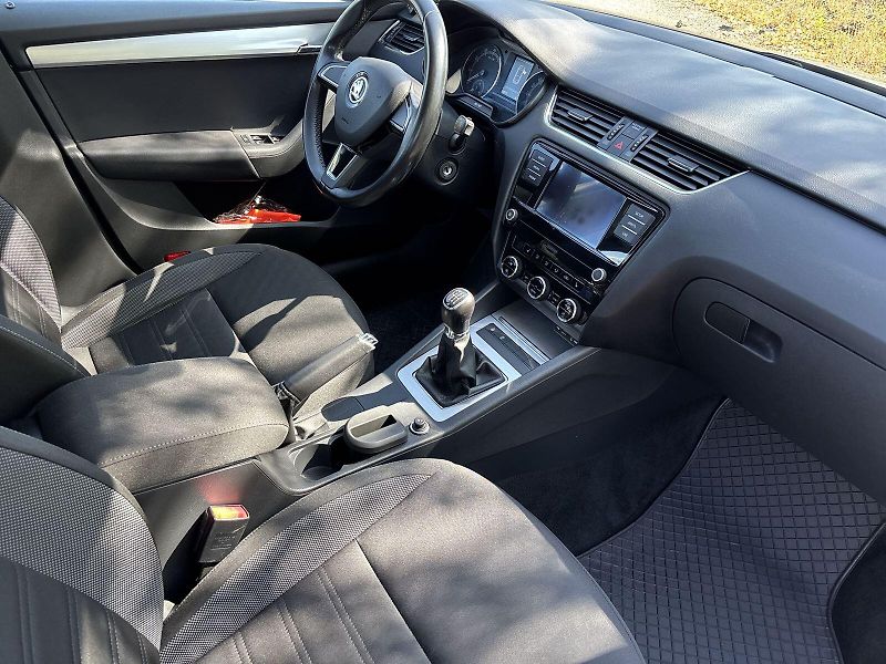 Škoda Octavia (2017) 1.8 TSI Ambition + - fotka 9 z 27