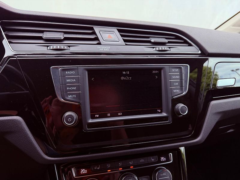 Volkswagen Touran 2.0 TDi Highline, ČR, 7 míst - fotka 20 z 27