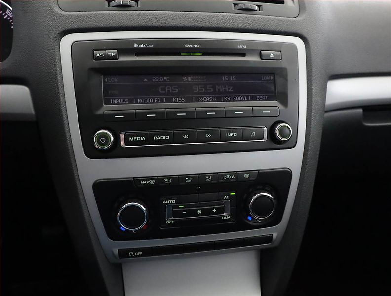 Škoda Octavia (2012) Ambition 1.6 TDI, Tempomat - fotka 9 z 13