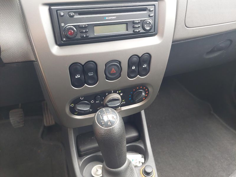 Dacia Sandero (2009) 1.2i-16v - fotka 12 z 17