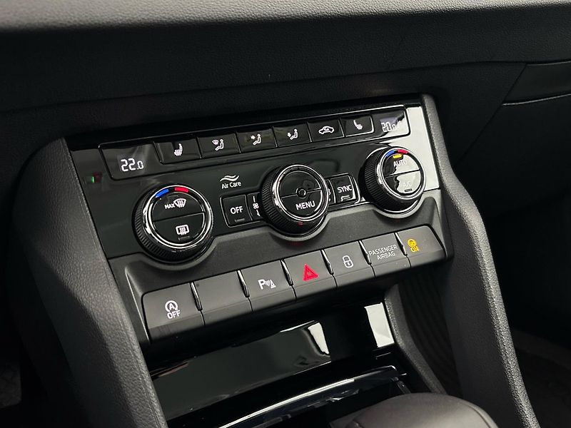 Škoda Karoq Selection DSG - fotka 19 z 29