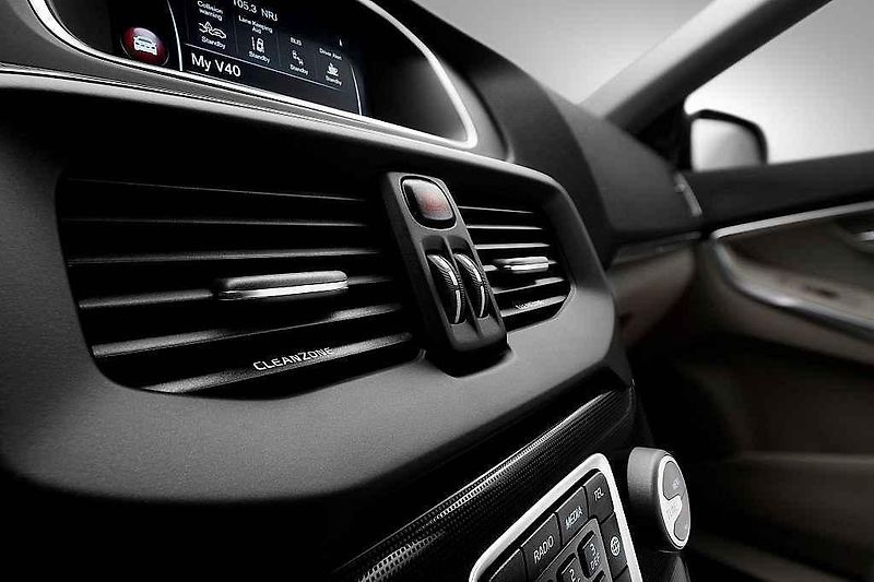 Volvo V40.