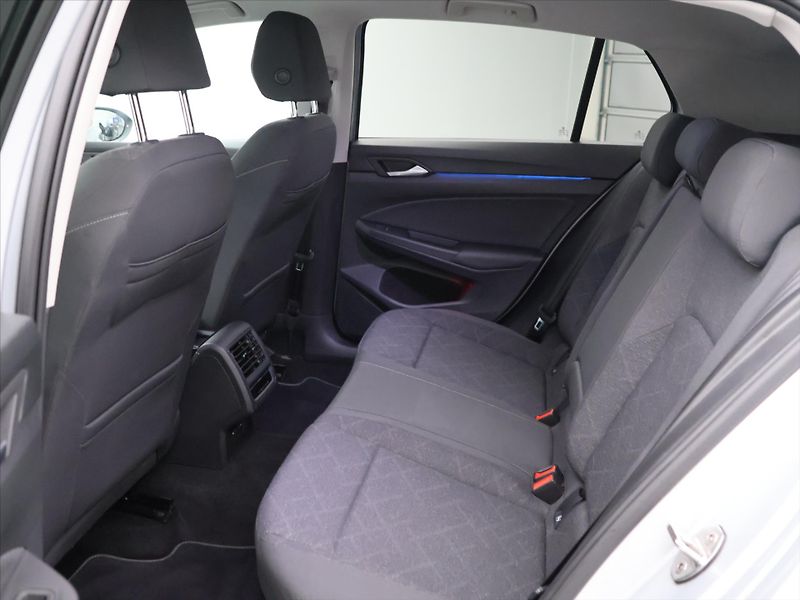 Volkswagen Golf 1,0 TSI 81kW Life M6 - fotka 13 z 33