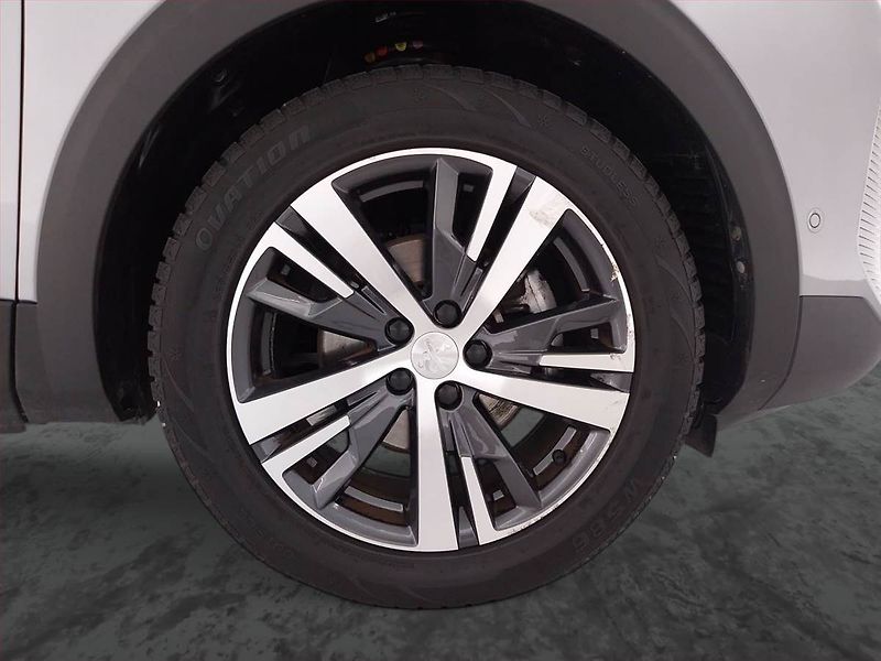 Peugeot 5008 (2021) PureTech 130 - fotka 15 z 23