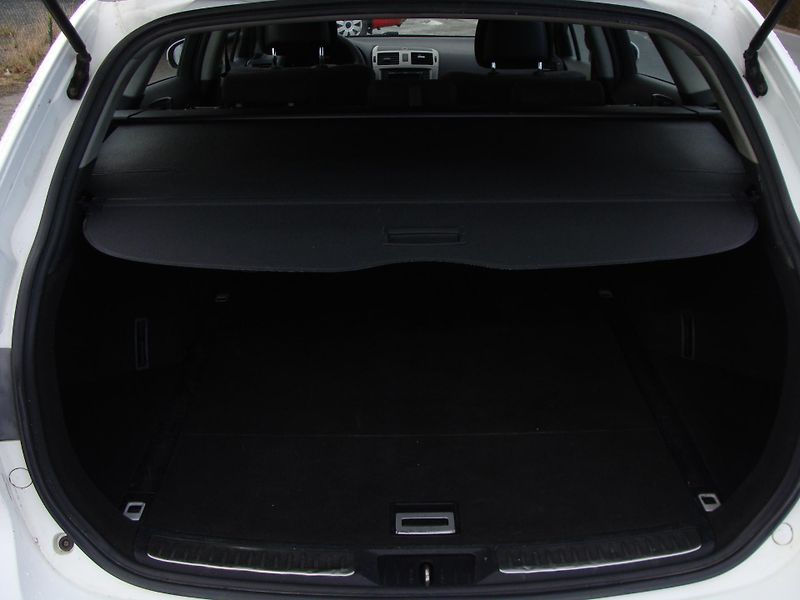 Toyota Avensis 2.0 D-4D, 93 kW,klima,p.kamera - fotka 12 z 30