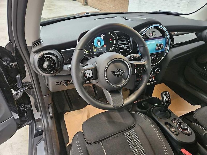 Mini Cooper S (2022) - fotka 10 z 13