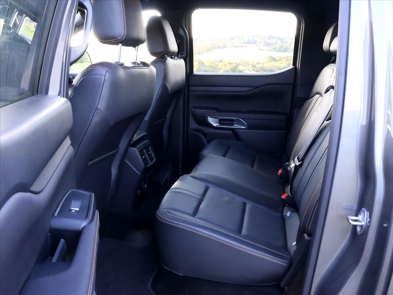 Ford Ranger 3,0 V6 TDI Aut. Wildtrak DPH C - fotka 13 z 37