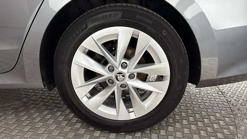 Škoda Octavia 1.5 TSI Style Combi - fotka 19 z 25