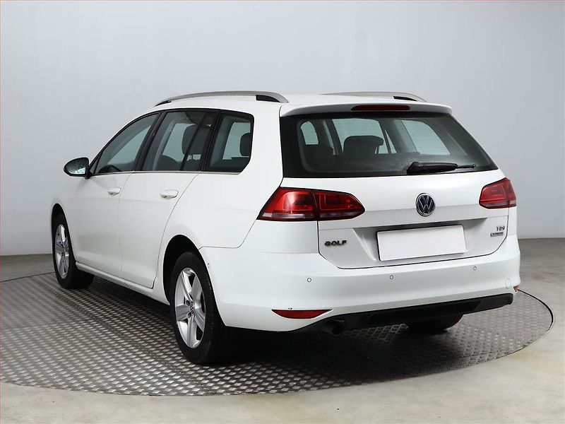 Volkswagen Golf (2014) Comfortline 1.6 TDI, Automat - fotka 4 z 15