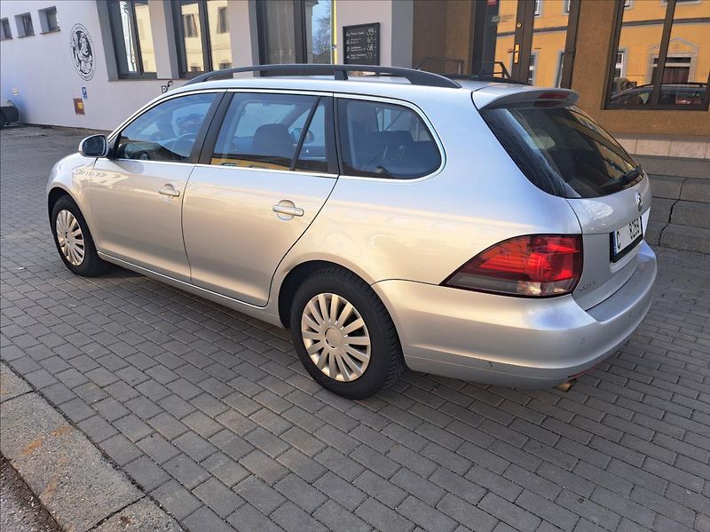 Volkswagen Golf 1,6 TDI Variant - fotka 6 z 43