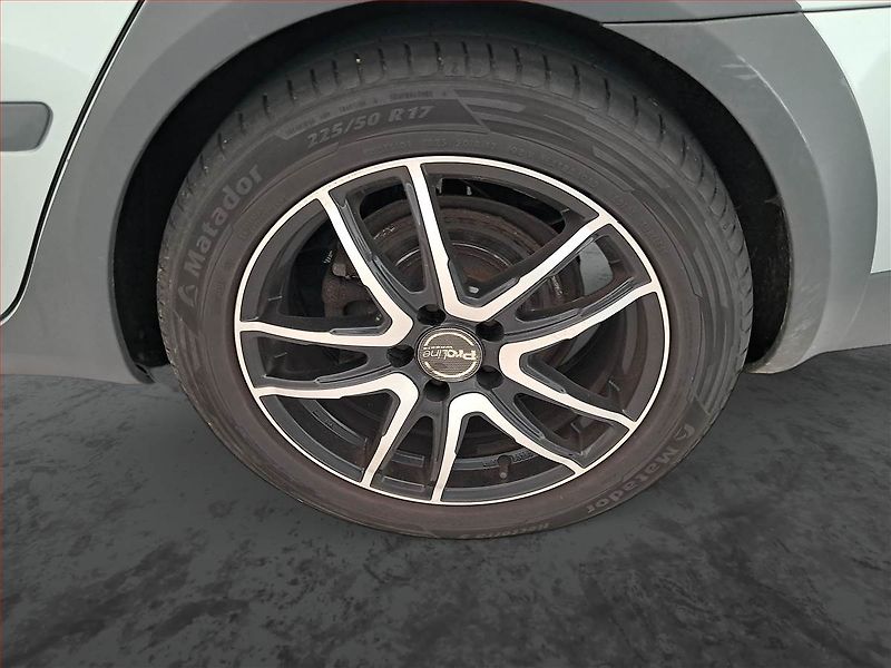Škoda Octavia (2011) Scout 2.0 TDI, 4X4, Xenony - fotka 14 z 16