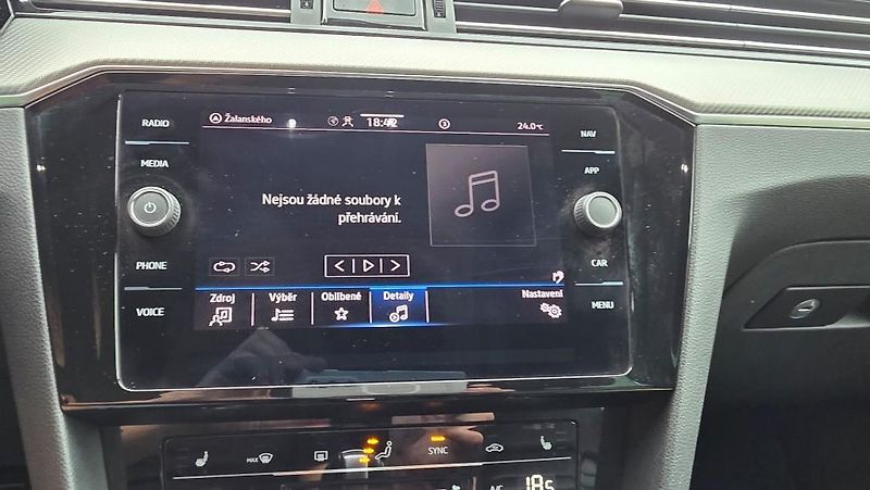 Volkswagen Passat (2023) 2.0 TDI 110kW DSG R-line - fotka 25 z 37