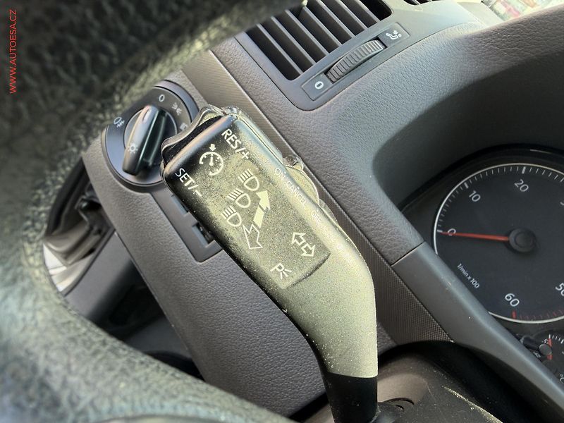 Volkswagen Touran (2008) 1.9TDi, AC, temp - fotka 14 z 17