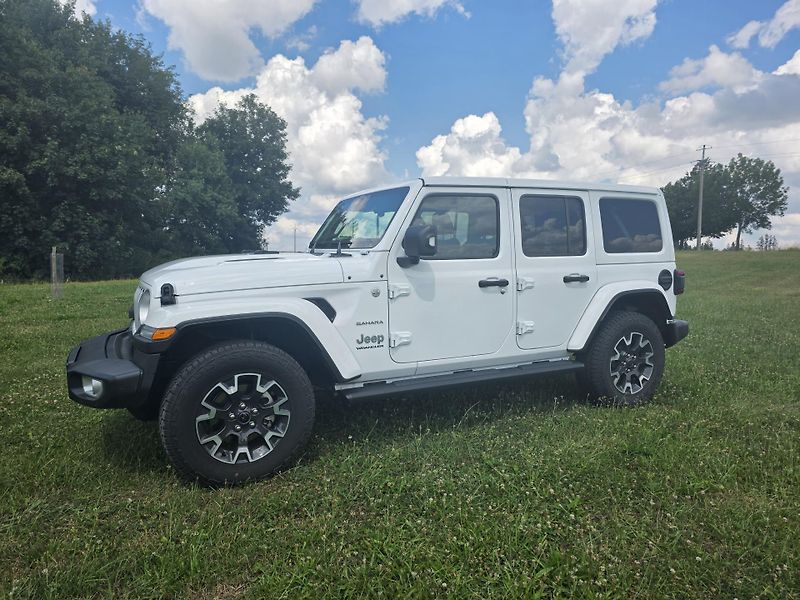 Jeep Wrangler (2024) Sahara Unlimited - fotka 2 z 9