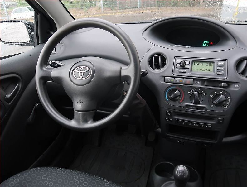 Toyota Yaris (2004) 1.0 VVT-i, po STK, servisované - fotka 7 z 14