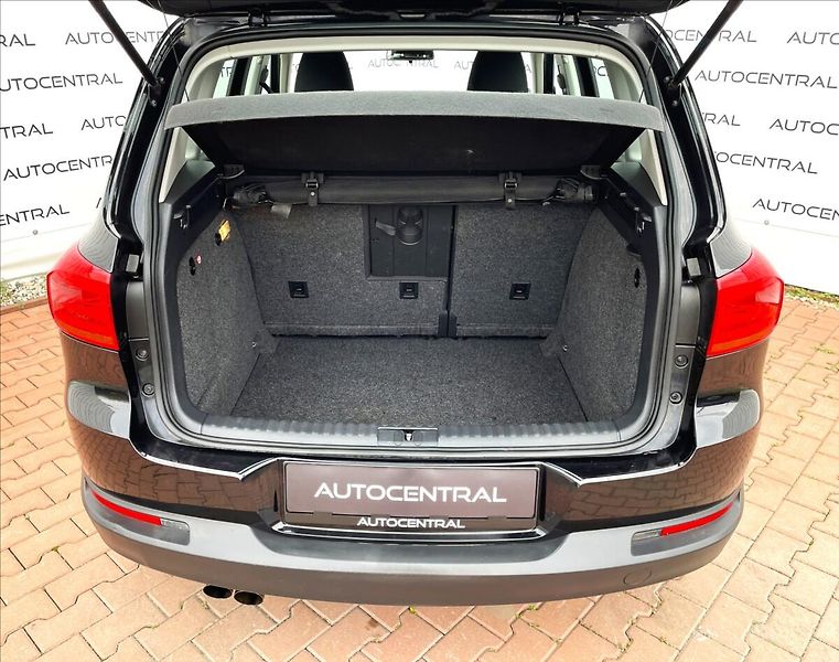 Volkswagen Tiguan 1,4 TSi,90kW,serv.kniha - fotka 10 z 22