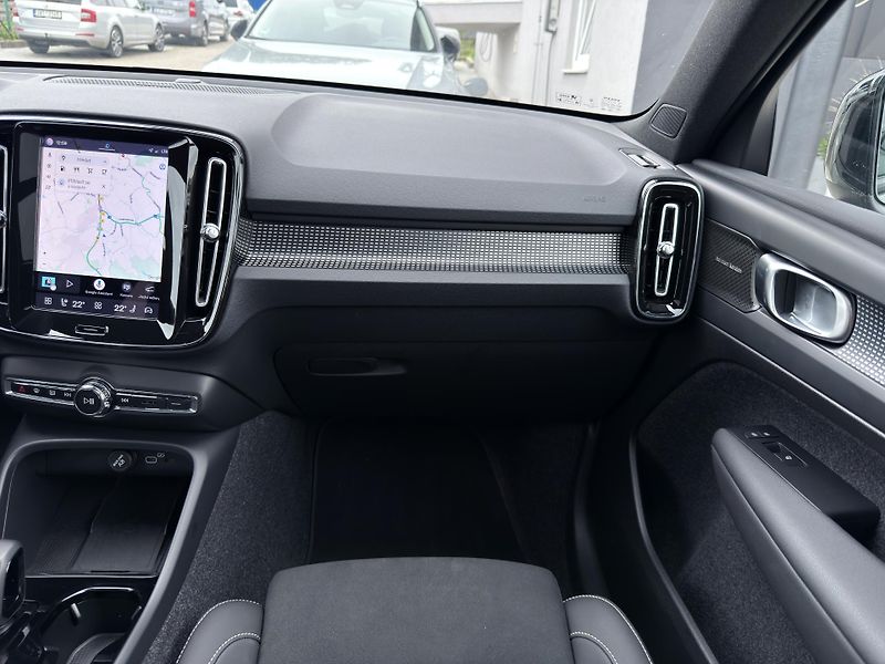 Volvo XC40 B4 FWD // ULTRA // REZERVACE - fotka 22 z 47