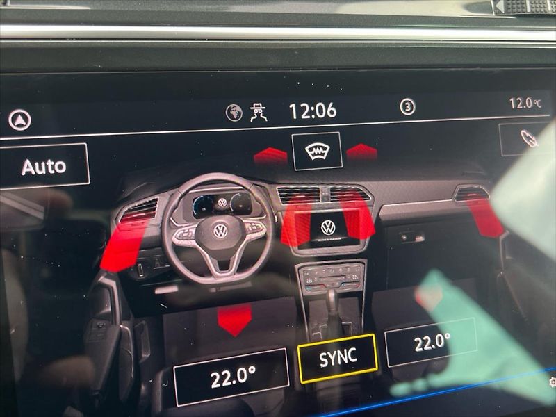 Volkswagen Tiguan 2,0 TDi 110kW 7DSG LIFE - fotka 25 z 27