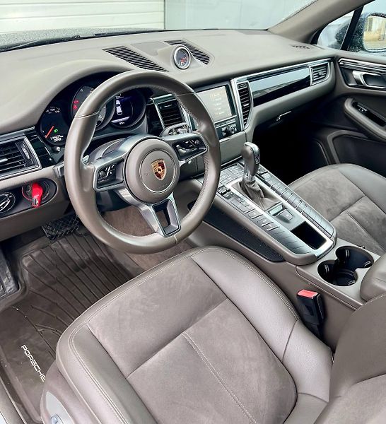 Porsche Macan (2016) PORSCHE MACAN S 3.0 V6 250 KW  - fotka 8 z 34