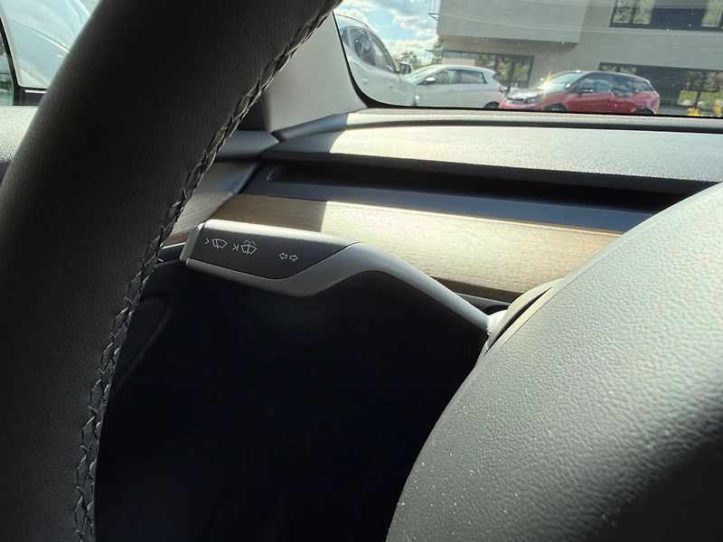 Tesla Model 3 Long Range AWD - fotka 31 z 38