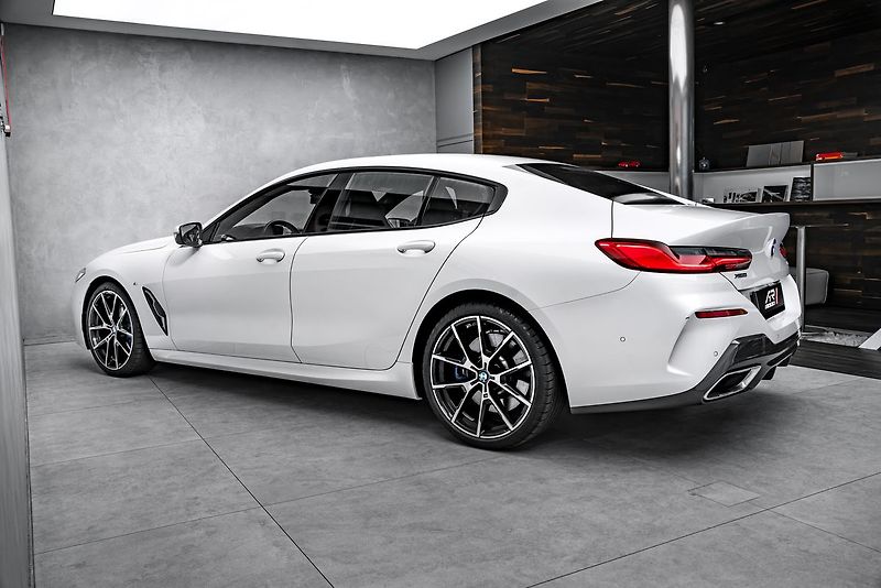 BMW Řada 8 840d x Drive M sport - fotka 7 z 23