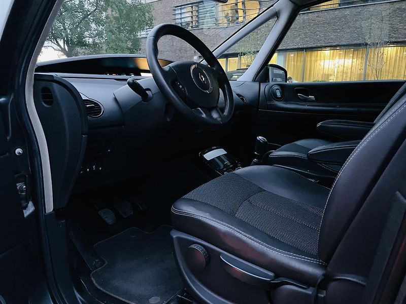 Renault Grand Espace 2.0dCi MANUÁL VÝHŘEV SENZORY - fotka 26 z 38