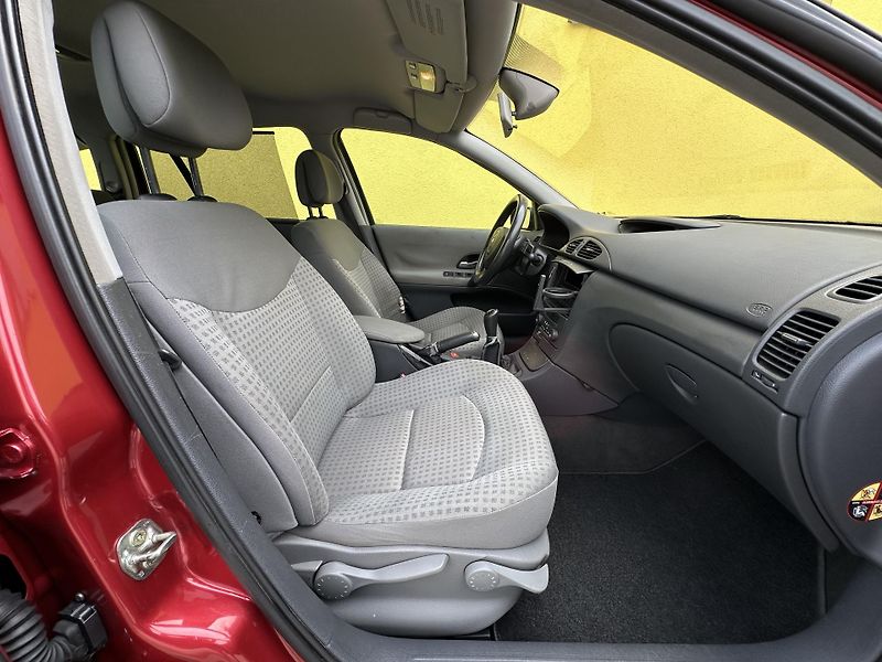 Renault Laguna (2003) KOMBI 1.8/88kW *KLIMA *2.Maj.  - fotka 16 z 35