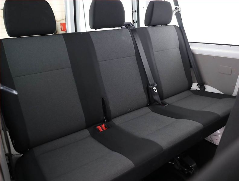 Volkswagen Transporter (2016) 2.0 TDI, Bus, 8Míst, ČR - fotka 12 z 13