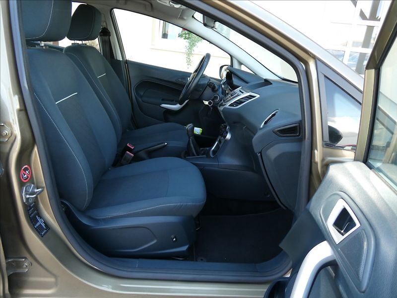 Ford Fiesta 1,2 i 60kW 2x kola, klima - fotka 18 z 30