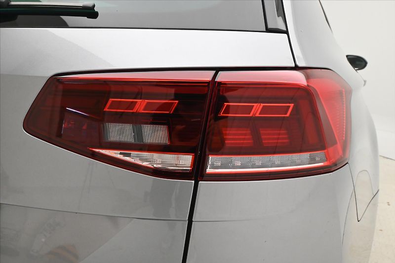 Volkswagen Passat 2,0 TDI 110 KW DSG Business Zá - fotka 31 z 32